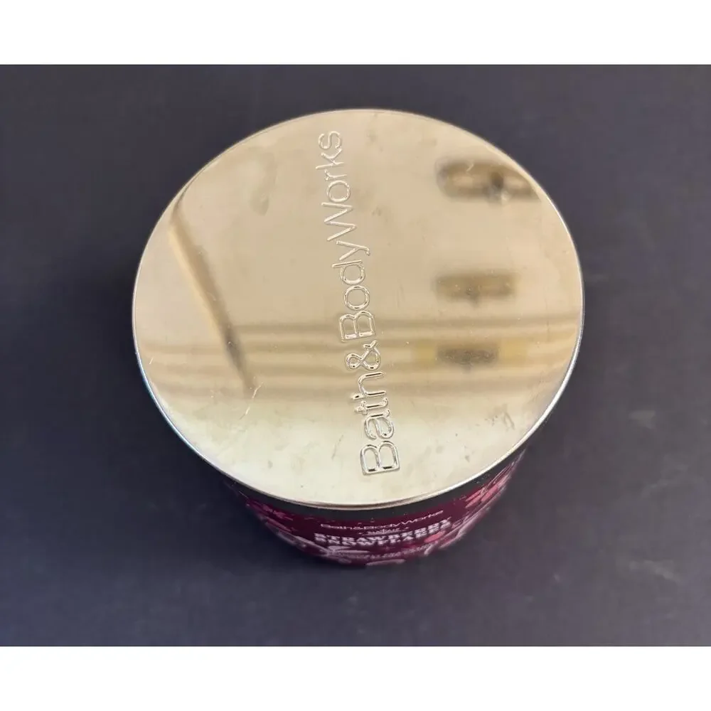 NEW Bath & Body Works STRAWBERRY SNOWFLAKES 3 Wick Candle